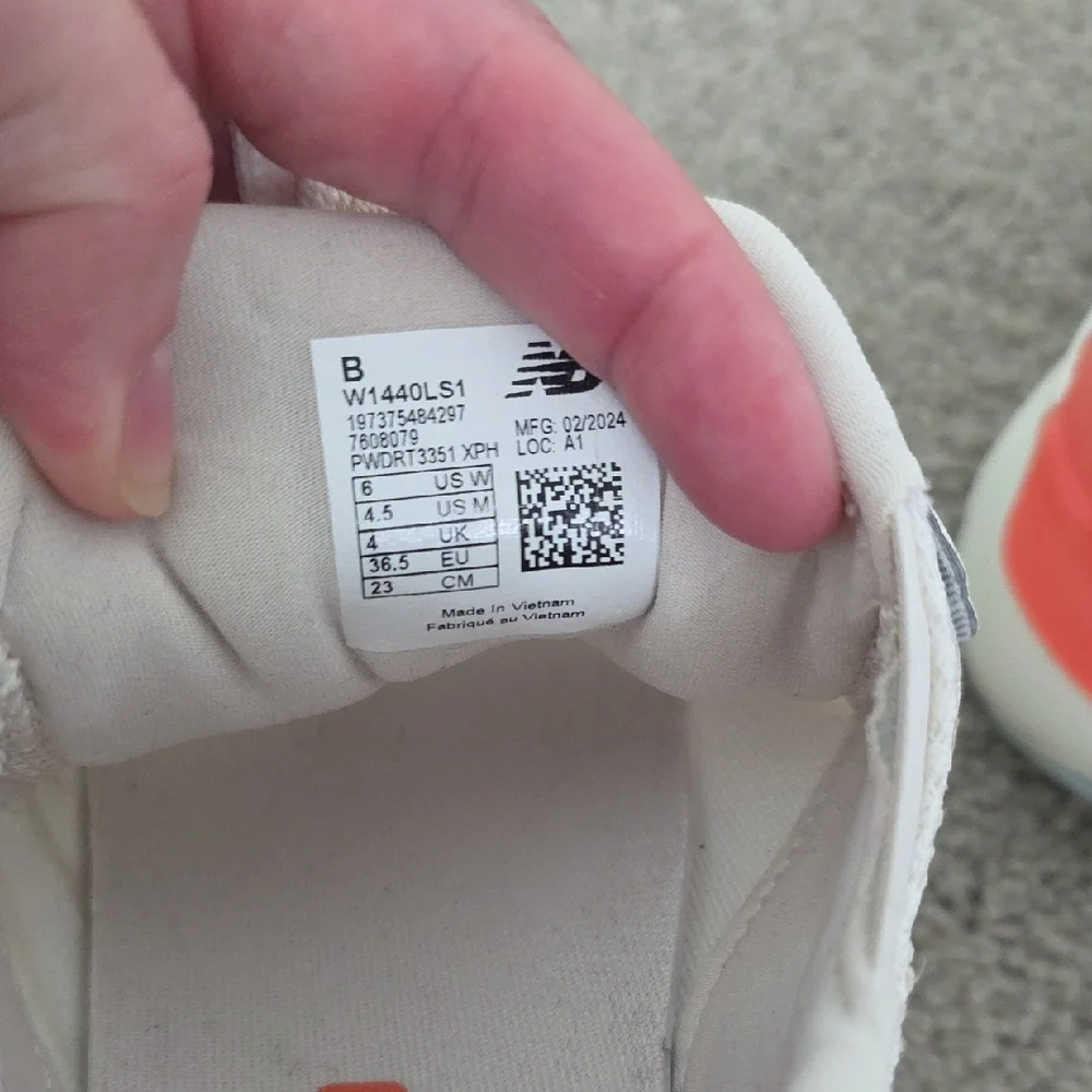 New Balance Women's Sneakers in White and Coral - Picture 5 of 6